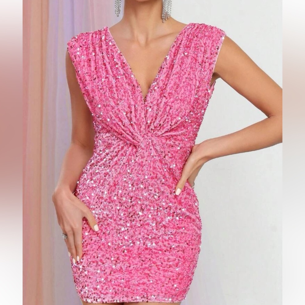 Twist front Sequin bodycon pink dress. Size M